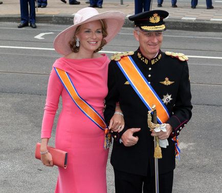 STIJLRADAR: wat draagt prinses Mathilde op de troonswissel?