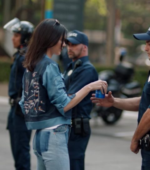 Het Pepsi probleem: waarom Kendall Jenner geen frisdrank mag drinken met de politie