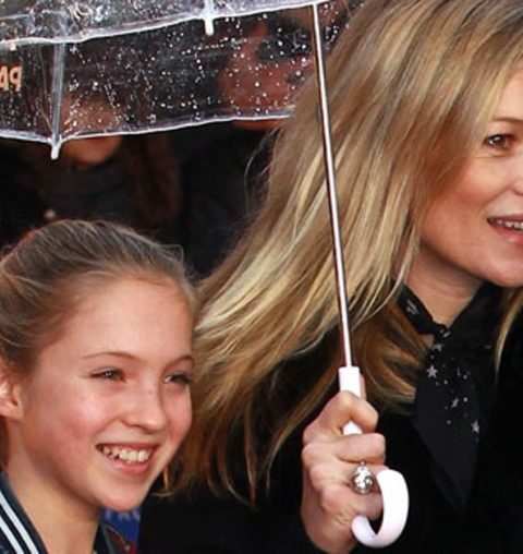 In beeld: dochter Kate Moss schittert in eerste beautycampagne
