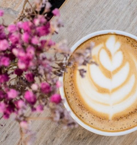 Tutorial: hoe teken ik een bloem in mijn koffie?