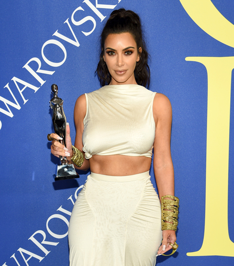Raf Simons en Kim Kardashian winnen prestigieuze modeprijs