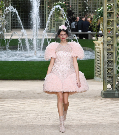 Must see: De nieuwe modedocu over Chanel haute couture