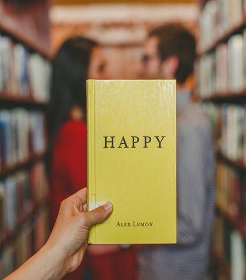 Happycratie: hoe de wereld ons verplicht gelukkig te zijn