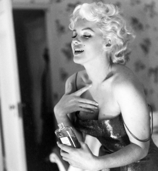 Marilyn-Monroe-Chanel