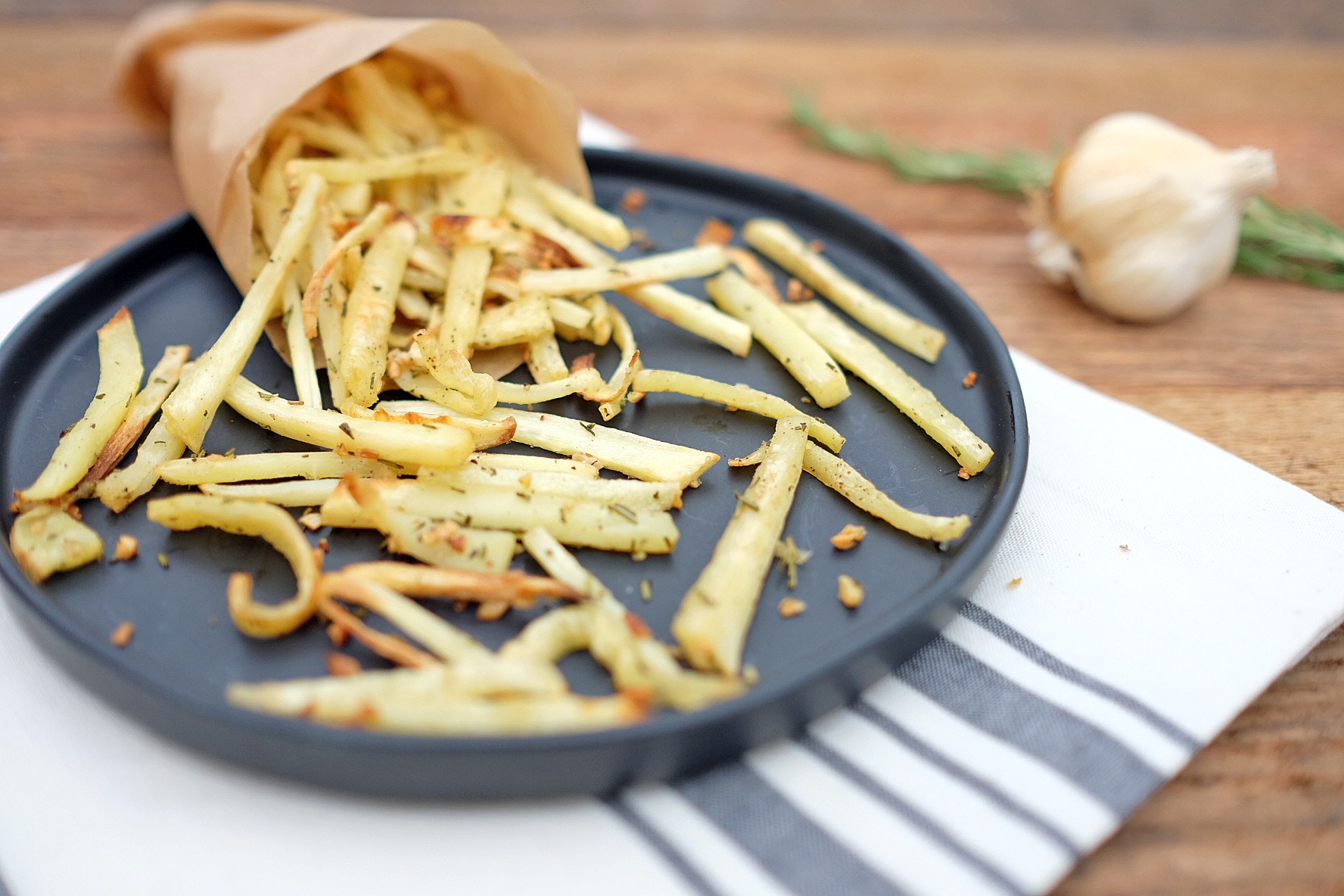 Garlic-rosemary-parsnip-fries
