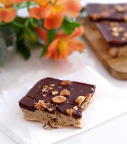 GÂTEAU CRU VEGAN AUX AMANDES ET A LA NOIX DE COCO PAR GREEN & PEPPER