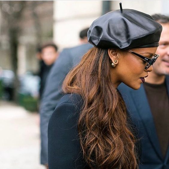 béret en cuir rihanna