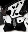 Saint-Valentin : la lingerie noire nous va si bien