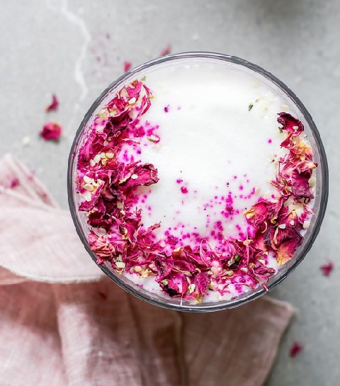L'hibiscus latte, la boisson chaude à l'hibiscus