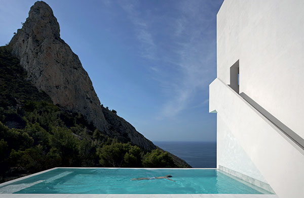 ©Architecture–FRAN-SILVESTRE-ARQUITECTOS,-House-on-the-cliff-Photography_SWIMMINGPOOL