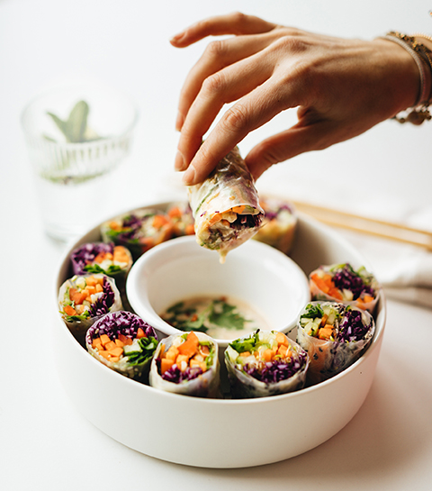 Rouleaux de printemps et sauce au beurre de cacahuètes