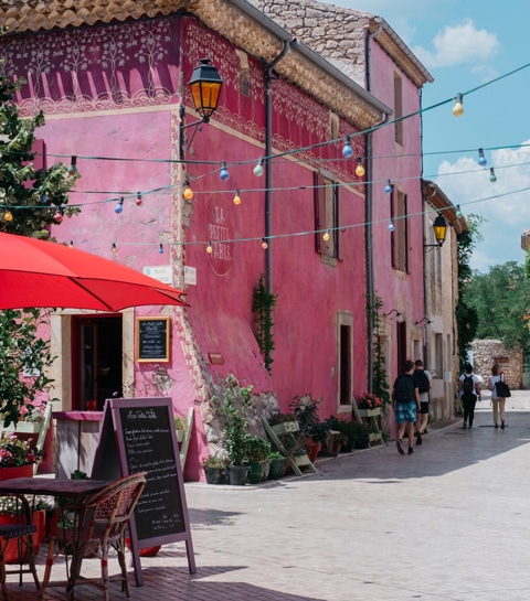 Castigno: le village rose féerique du sud de la France