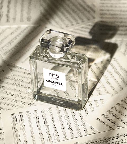 « Je suis un nez »: le parfumeur créateur de Chanel se confie