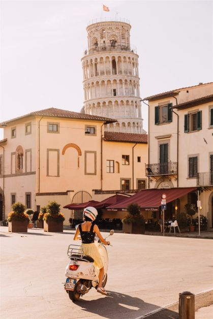 Le Vespa Trip ร Pise