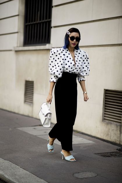 Le top à pois et manches bouffantes