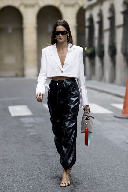 Blazer court et jogging en cuir