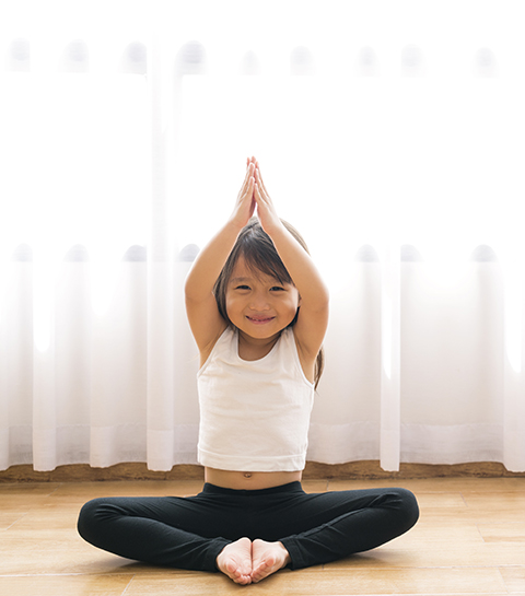 Le yoga : une activité ludique et zen pour les enfants