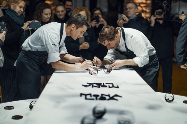 Le chef pâtissier Jordi Roca fait le show avec ce chocolat 3D