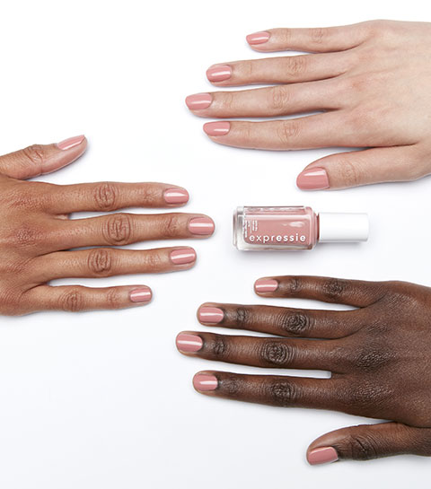 La gamme de vernis Expressie d'Essie propose 18 teintes qui vont à toutes les carnations.