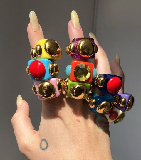 Les bijoux nineties font leur grand retour sur Instagram