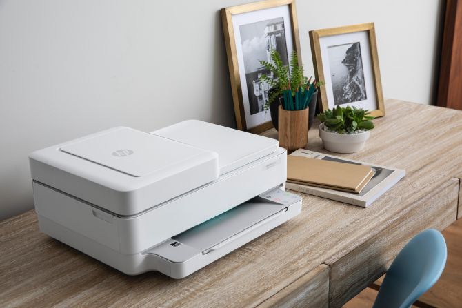 imprimante de la marque HP sur un bureau