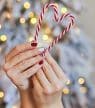 10 idées de manucures canon pour fêter Noël jusqu’au bout des ongles