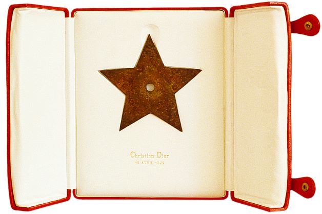 L'étoile en métal trouvée par Christian Dior en 1946