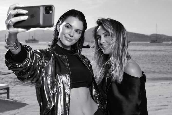 Kendall Jenner et Valérie Messika lors du shooting dans le Sud de la France.