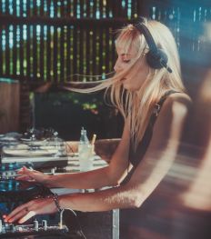 Sexisme et femmes DJ en Belgique : « Tu mixes bien pour une fille »