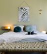 Shop the look : une chambre à coucher verte revitalisante