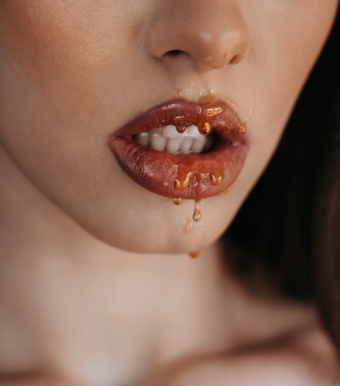 Huile à lèvres : la nouvelle tendance beauté que l’on va porter tout l’été