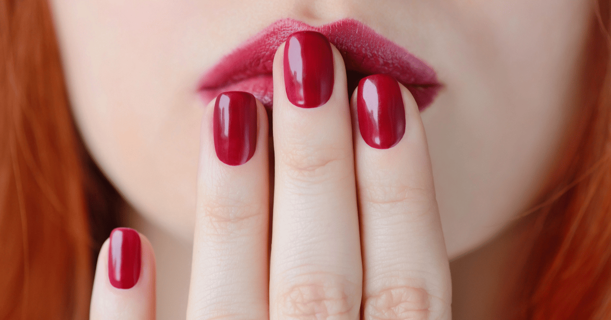 Le vernis à ongles rouge est un vrai aimant à hommes selon TikTok