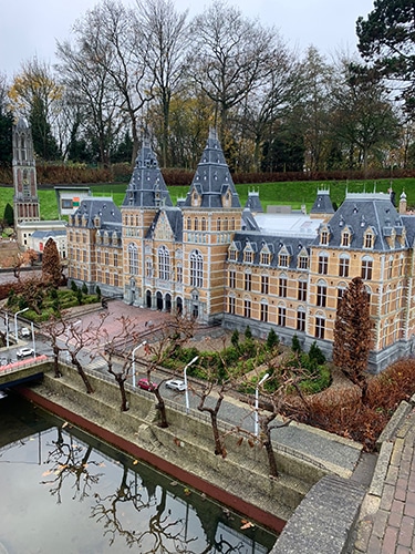 Photo montrant le parc Madurodam à La Haye.