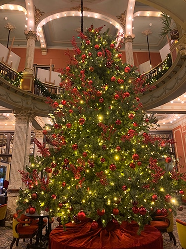 Les très belles décorations de Noël de l'hôtel Des Indes à La Haye.