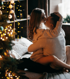 La chaussette de Noël : la position sexuelle caliente à tester pour les fêtes