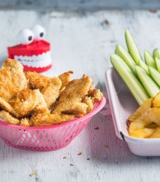 La recette spéciale kids : nuggets de poulet, ananas rôti et concombre