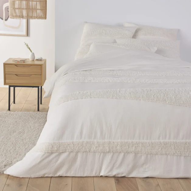 Parure de lit blanche avec effets de matière cosy