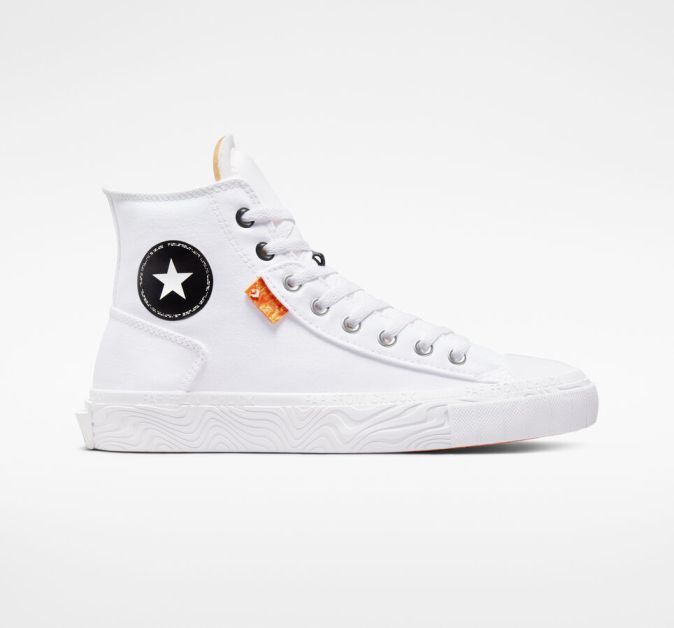 Le modèle blanc ou noir Chuck Taylor Alt Star Canvas