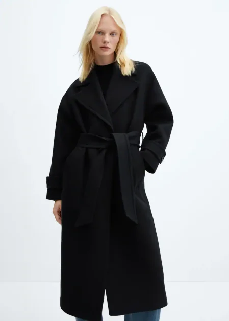 Le manteau noir, l’incontournable qui va avec tout