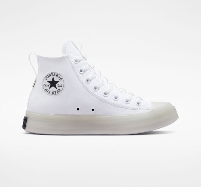 Tendance en noir avec le modèle Chuck Taylor All Star CX Explore