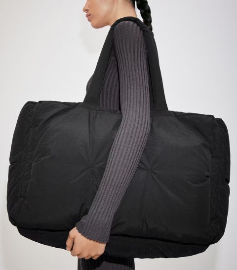 Le sac cargo, l’incontournable de la Fashion Week 2024