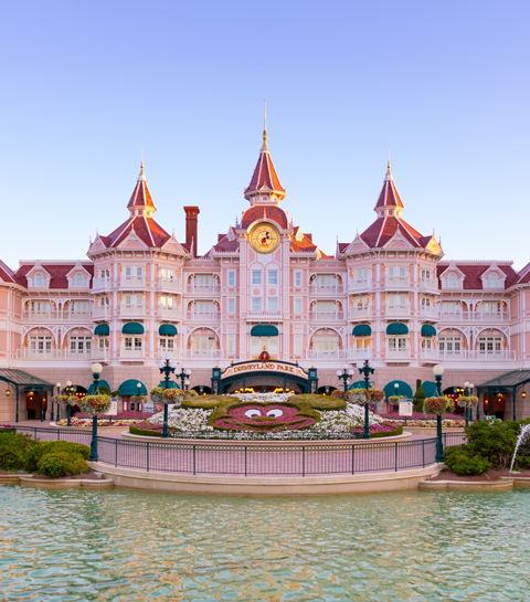 Le mythique Disneyland Hôtel Paris réouvre ses portes