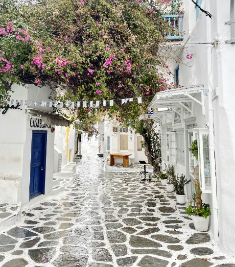 Oubliez Santorin ! Ces 10 logements sur l’île grecque de Paros sont de petits paradis