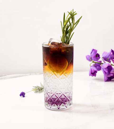 Cocktail d’été à tester absolument : le Cold Brew Lavender Gin Tonic