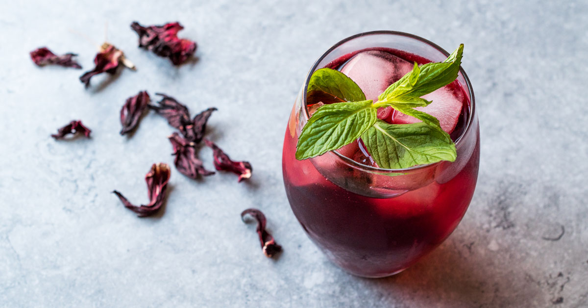 Thé glacé à la fleur d’hibiscus et menthe