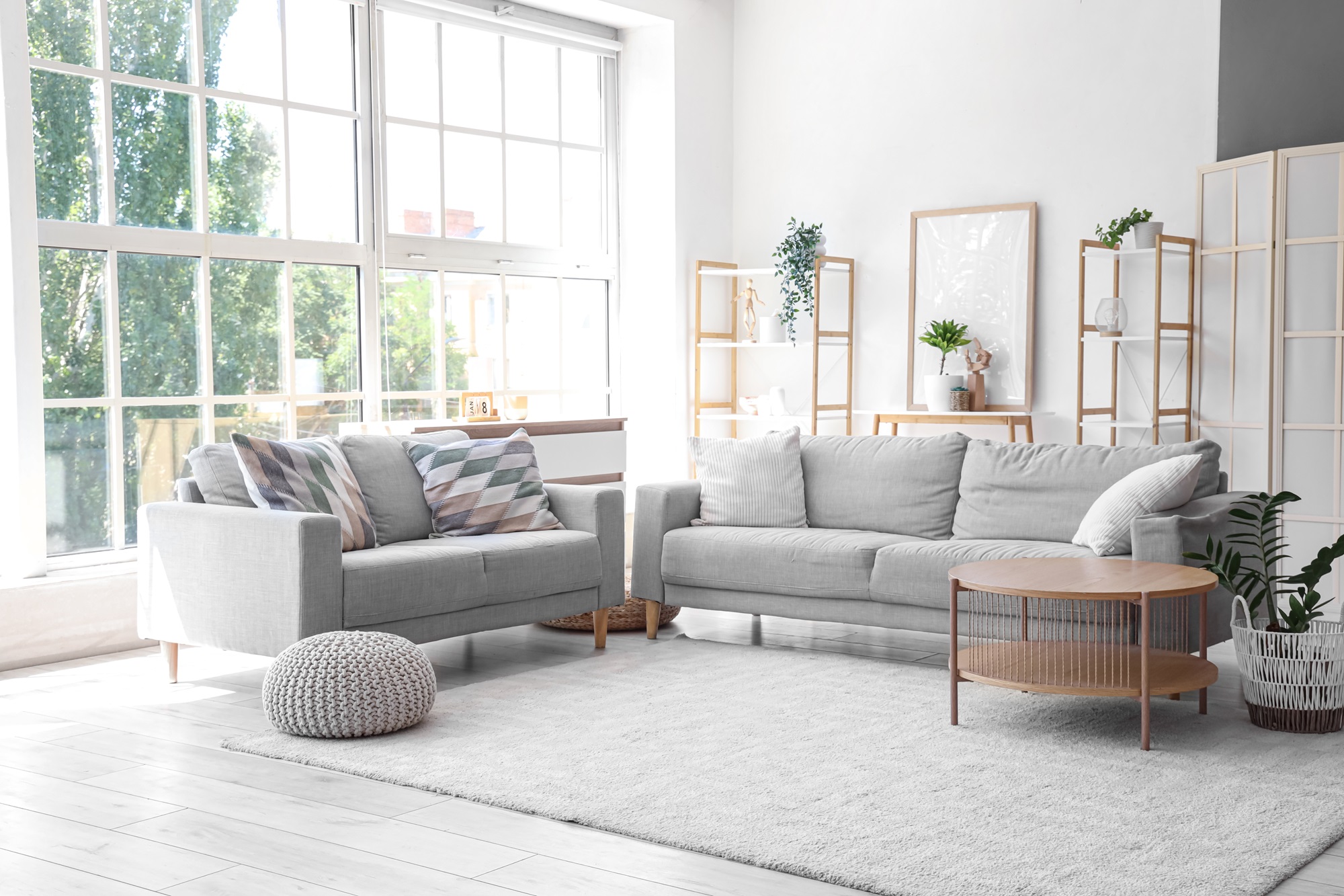 5 éléments indispensables pour un salon moderne et lumineux