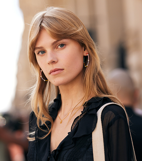 Pourquoi vous devez absolument utiliser le bouton air froid de votre sèche-cheveux