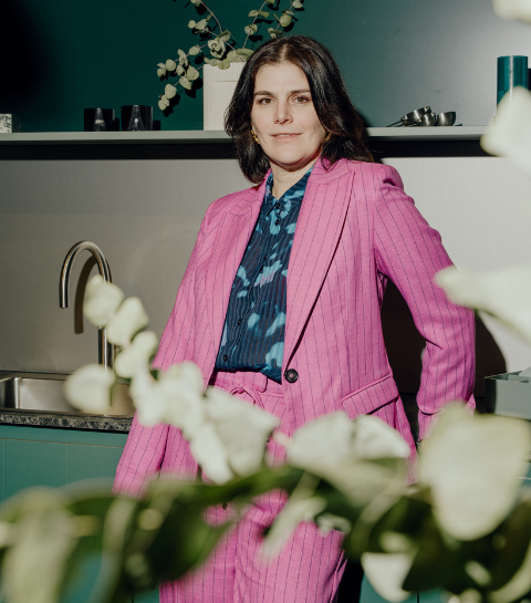 Oser la couleur dans la cuisine : les conseils de l’experte en design Kelly Claessens