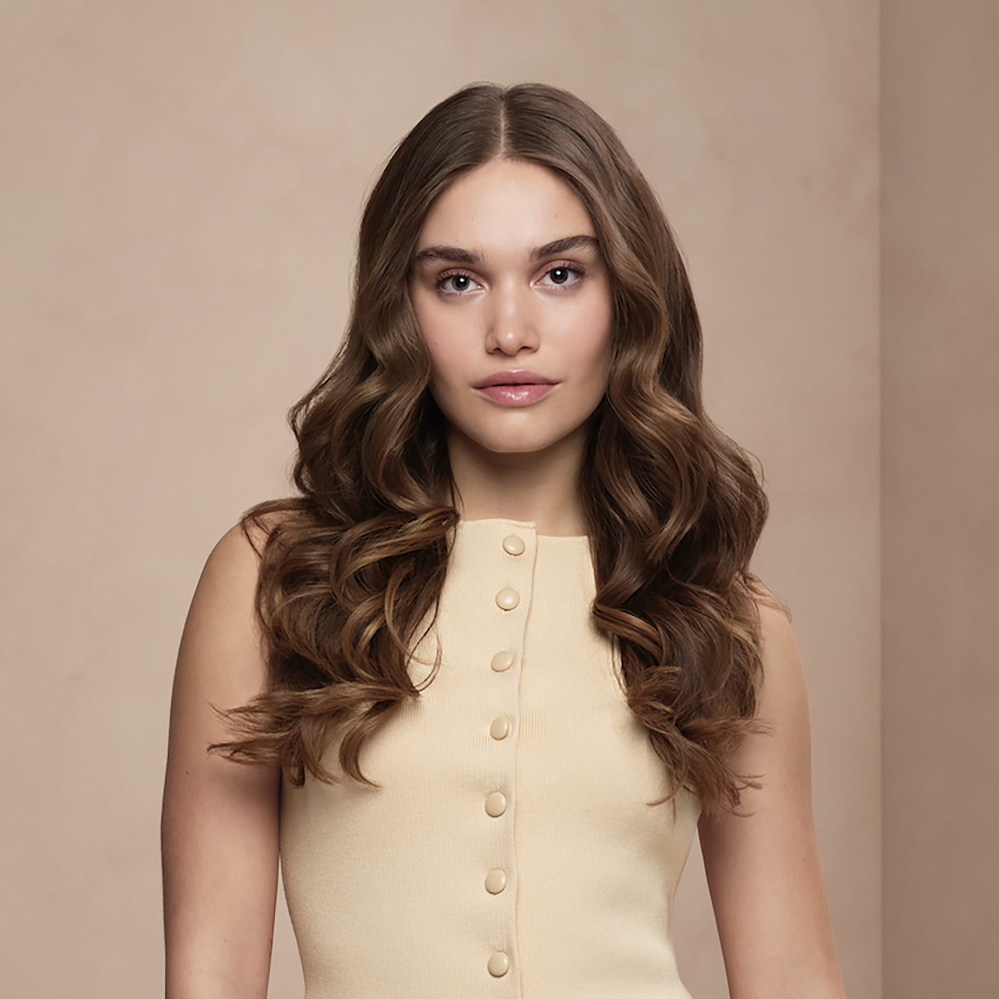Femme coiffée avec le Style Secret Air de BaByliss