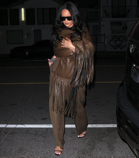 Adoubé par Rihanna, l’or noir va-t-il ringardiser l’or jaune ?